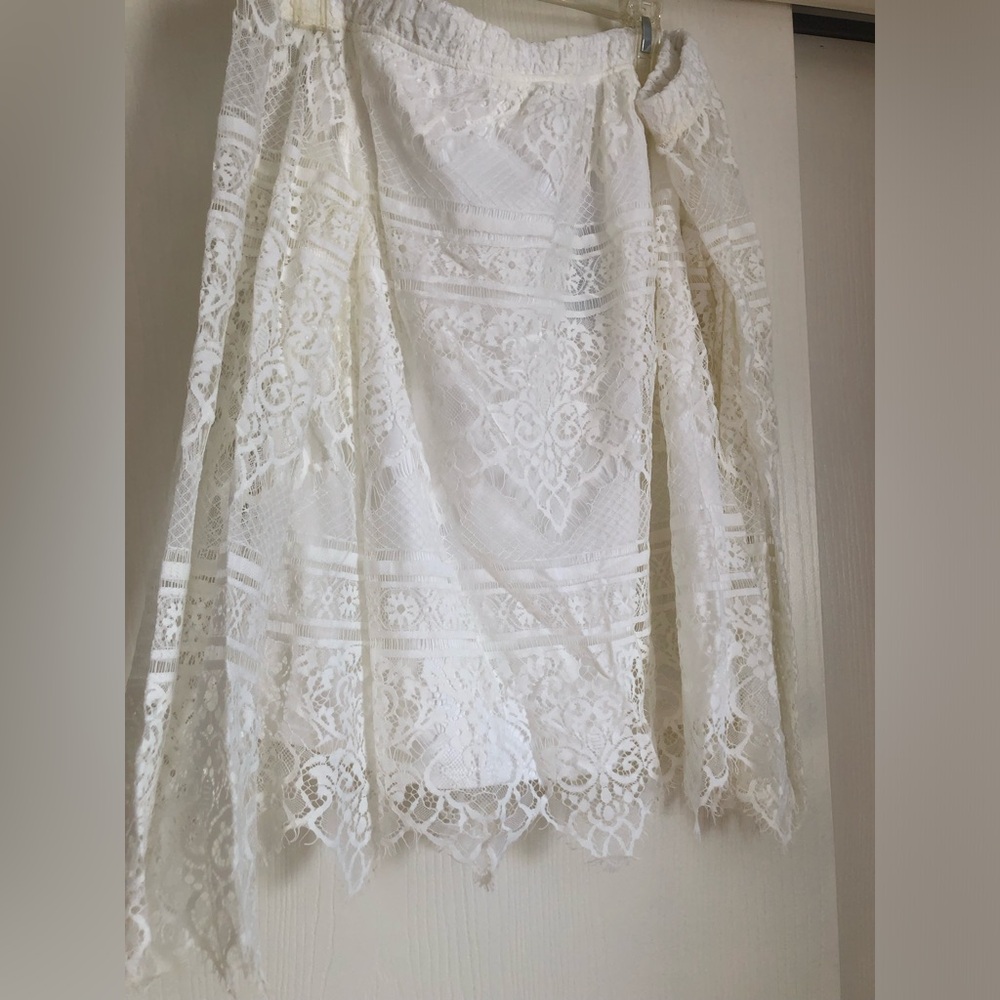 Women’s XL lace top.